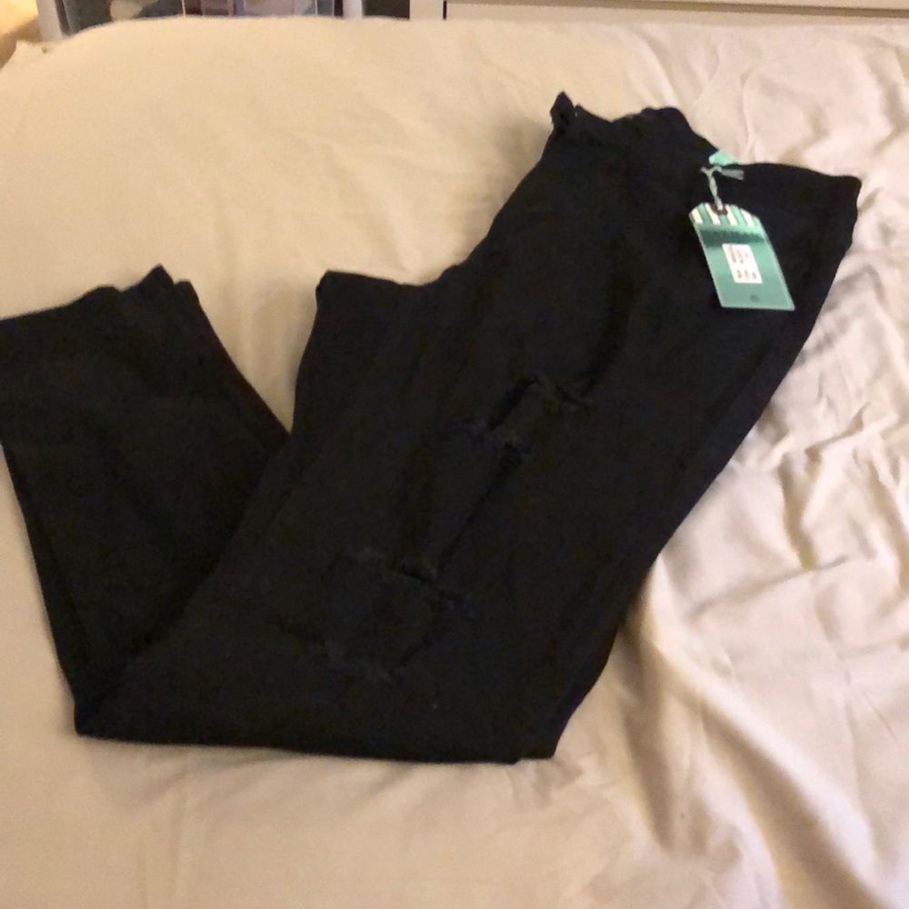 Fashion nova black stretch jean, distressed